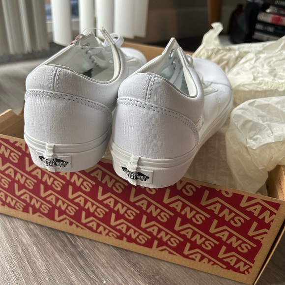BRAND NEW IN BOX Vans Old Skool sneakers in True White. Never worn, pristine - Picture 4 of 8